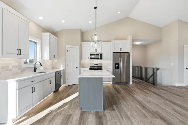 $825,000 | 1432 East Oaks Trail, Houlton, WI 54082