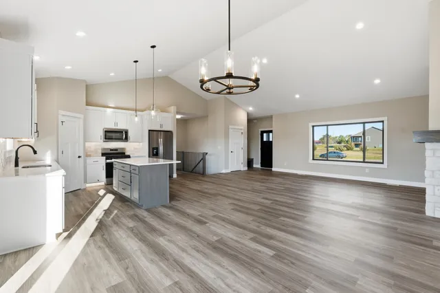 $825,000 | 1432 East Oaks Trail, Houlton, WI 54082