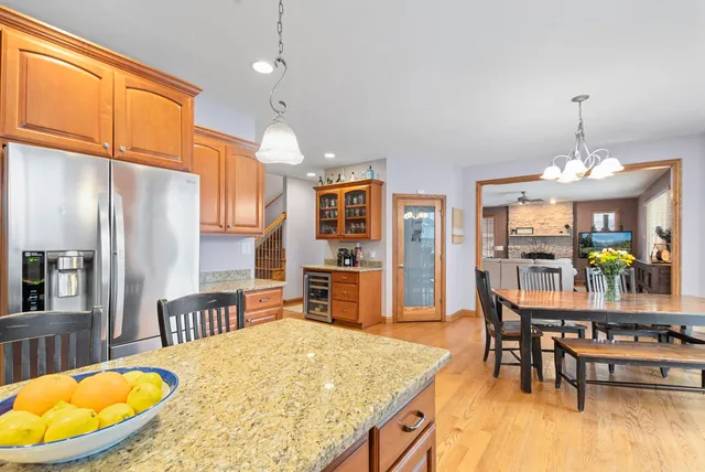 $769,900 | 15549 Julies Way, Orland Park, IL 60462