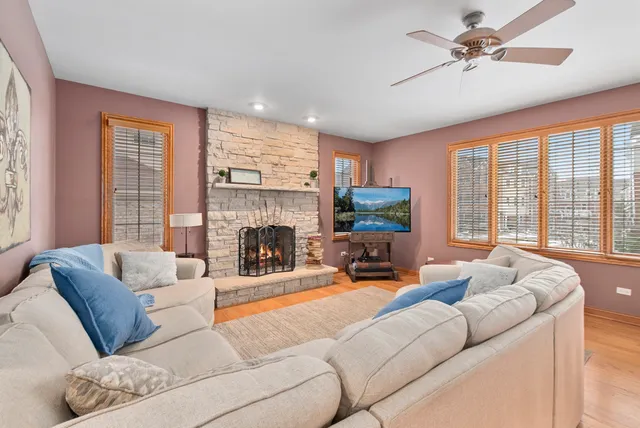 $769,900 | 15549 Julies Way, Orland Park, IL 60462