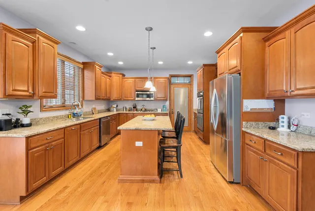 $769,900 | 15549 Julies Way, Orland Park, IL 60462