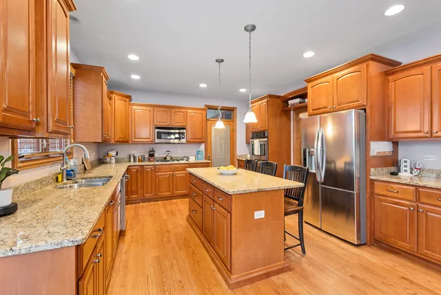 $769,900 | 15549 Julies Way, Orland Park, IL 60462