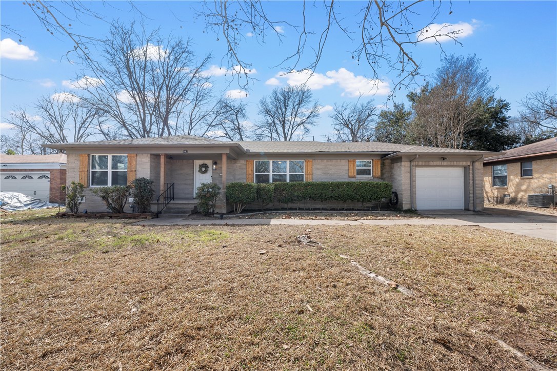 942 Longfellow Drive Waco, TX 76710 - Photo 2 of 38 a front view of house with yard and trees around