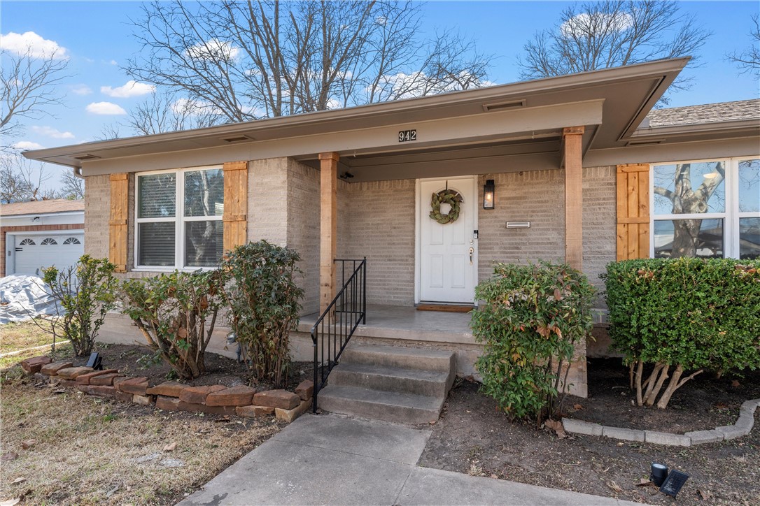 942 Longfellow Drive Waco, TX 76710 - Photo 5 of 38 a view of house with patio