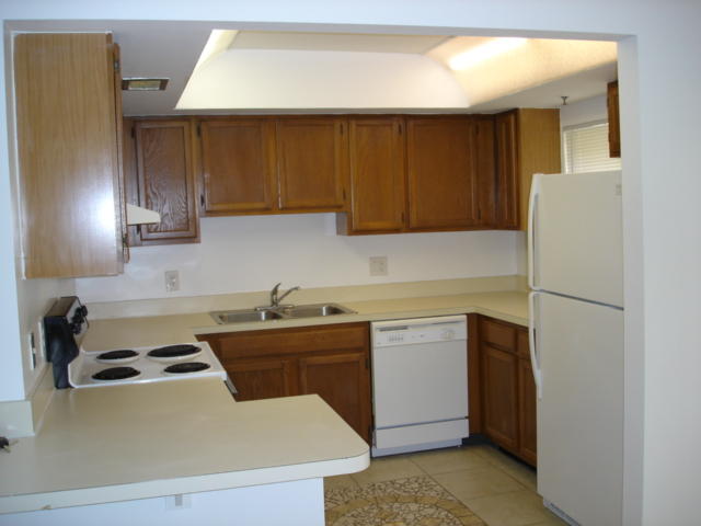 2307 Linton Ridge Circle, Unit C3 Delray Beach, FL 33444 - Photo 1 of 11 kitchen