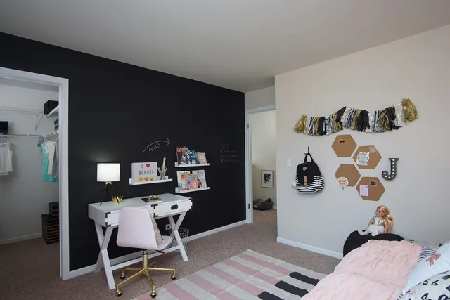 $2,069 | 1641 Westminster Drive, Unit 208, Naperville, IL 60563