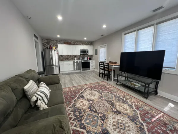 $1,650 | 747 Harbor View Road, Charleston, SC 29412