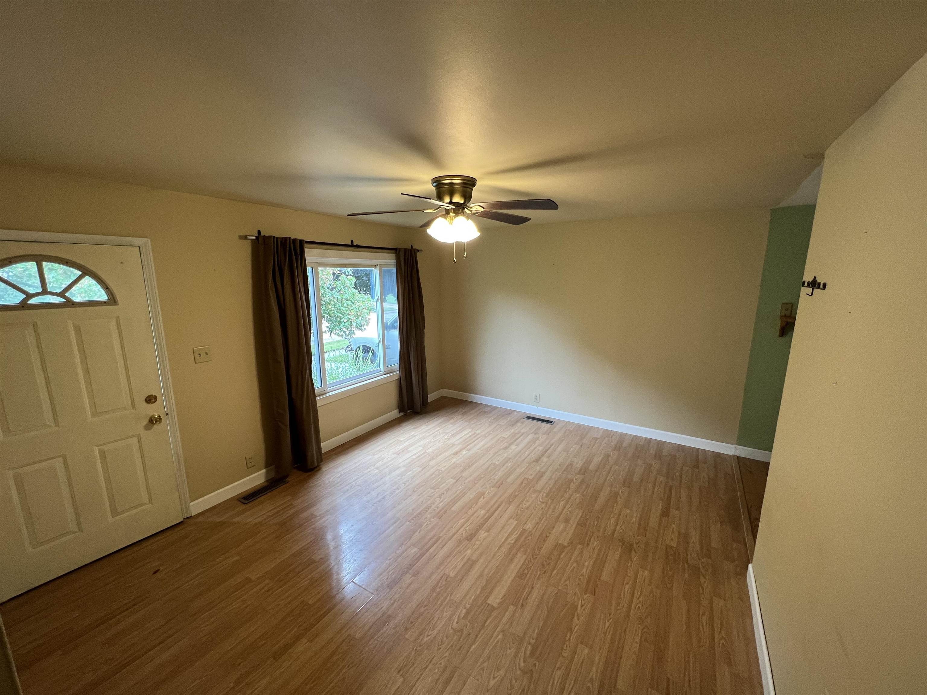 427 Spring Avenue DeKalb, IL 60115 - Photo 4 of 12 Gallery Image 4