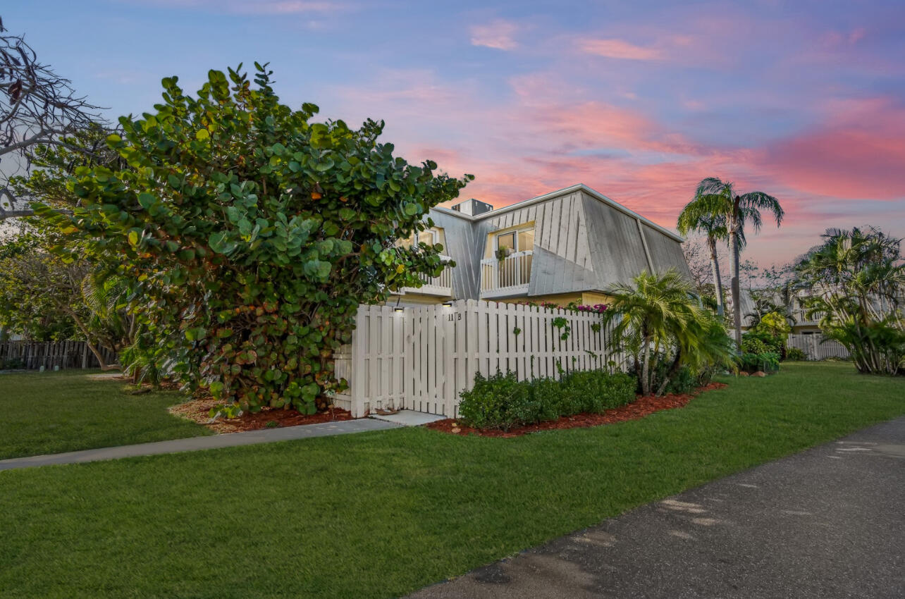 141 East Riverside Drive, Unit 11B Jupiter, FL 33469 - Photo 1 of 29 IMG_5935