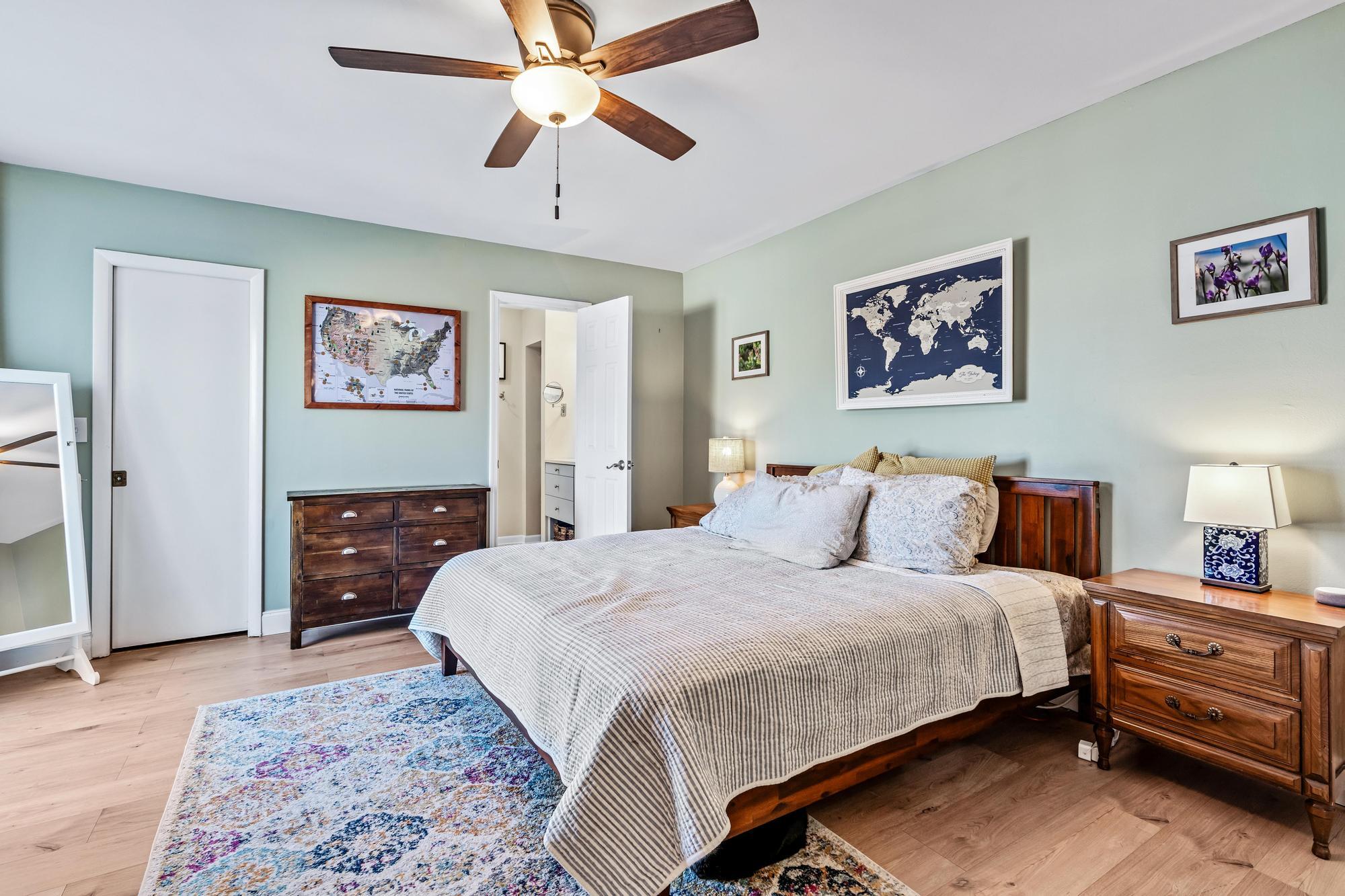 141 East Riverside Drive, Unit 11B Jupiter, FL 33469 - Photo 12 of 29 Primary Bedroom