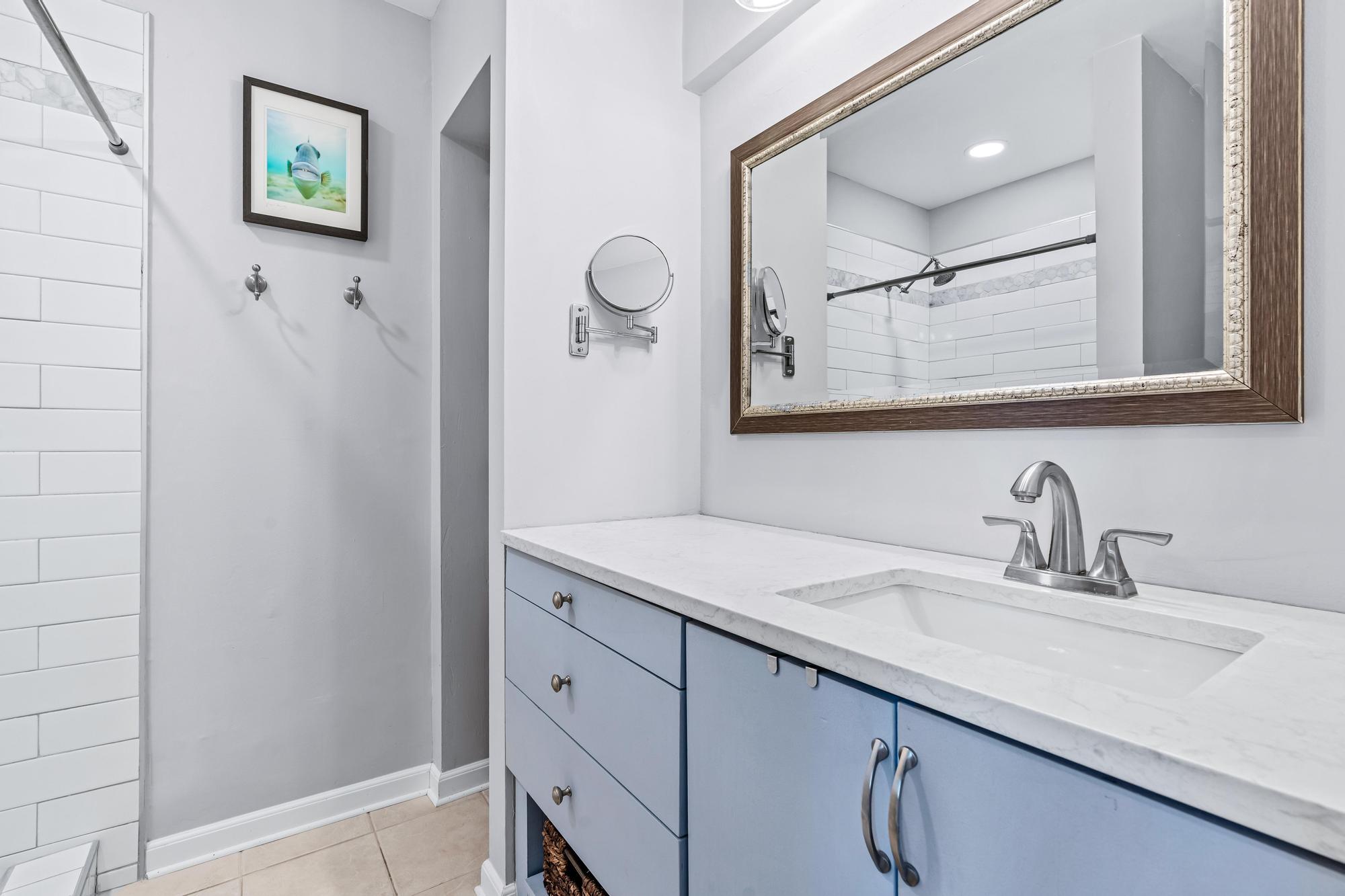 141 East Riverside Drive, Unit 11B Jupiter, FL 33469 - Photo 13 of 29 Primary Bathroom