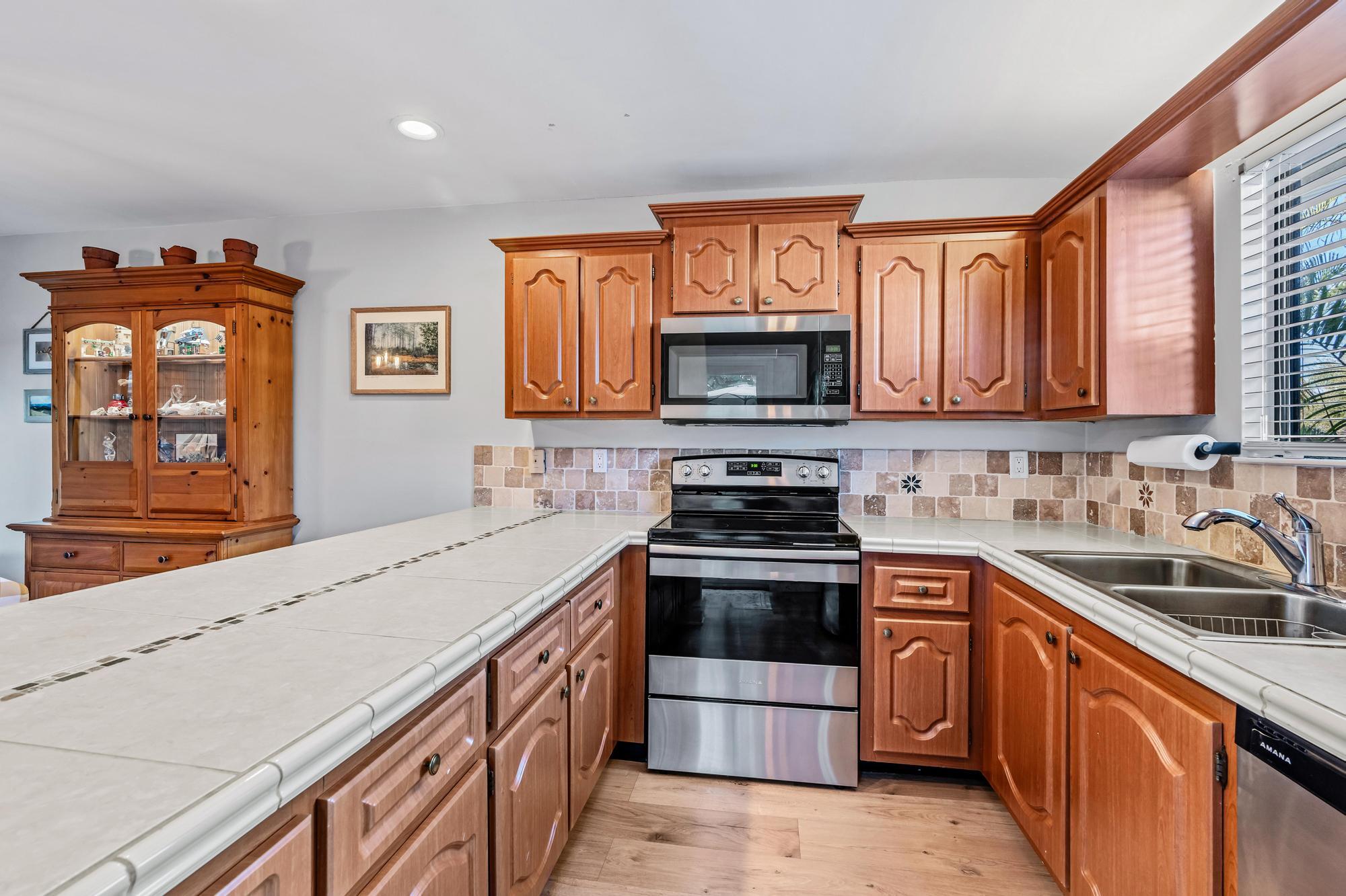 141 East Riverside Drive, Unit 11B Jupiter, FL 33469 - Photo 10 of 29 Living Room