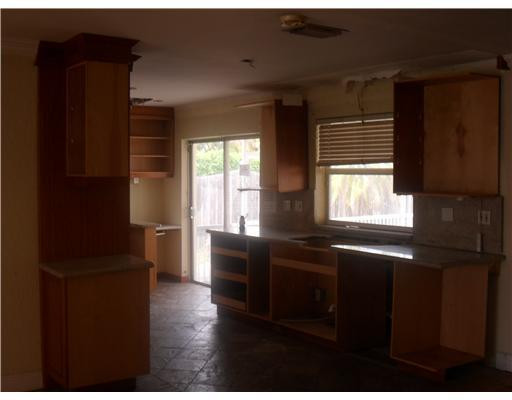 4731 West Park Road Hollywood, FL 33021 - Photo 6 of 21 Kitchen