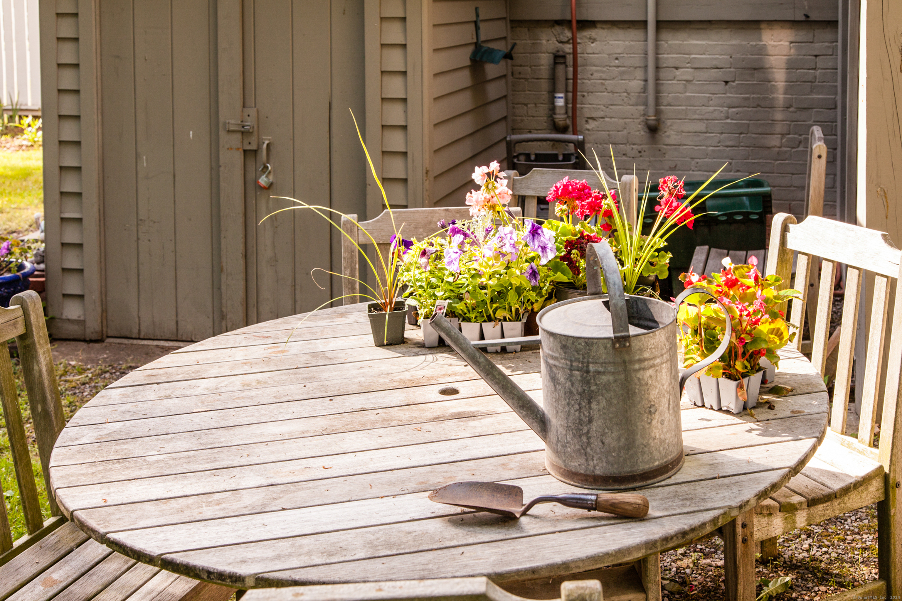 103 Boston Street, Unit C Guilford, CT 06437 - Photo 5 of 33 a vase of flowers sitting on a table
