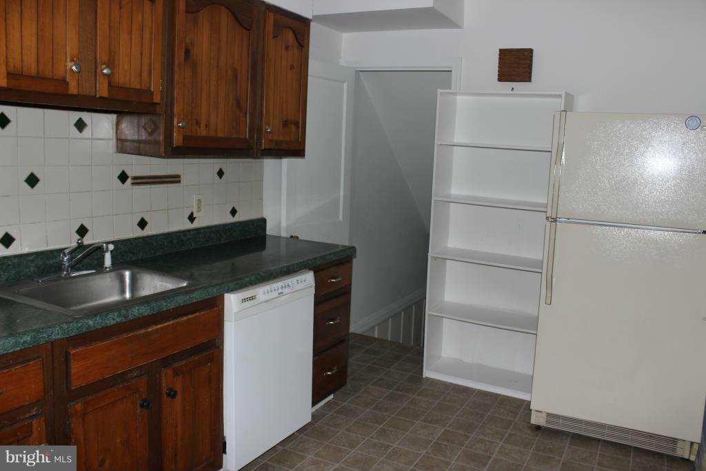 169 Cherrydell Road Catonsville, MD 21228 - Photo 11 of 20 Kitchen