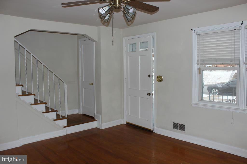 169 Cherrydell Road Catonsville, MD 21228 - Photo 3 of 20 Interior (General)