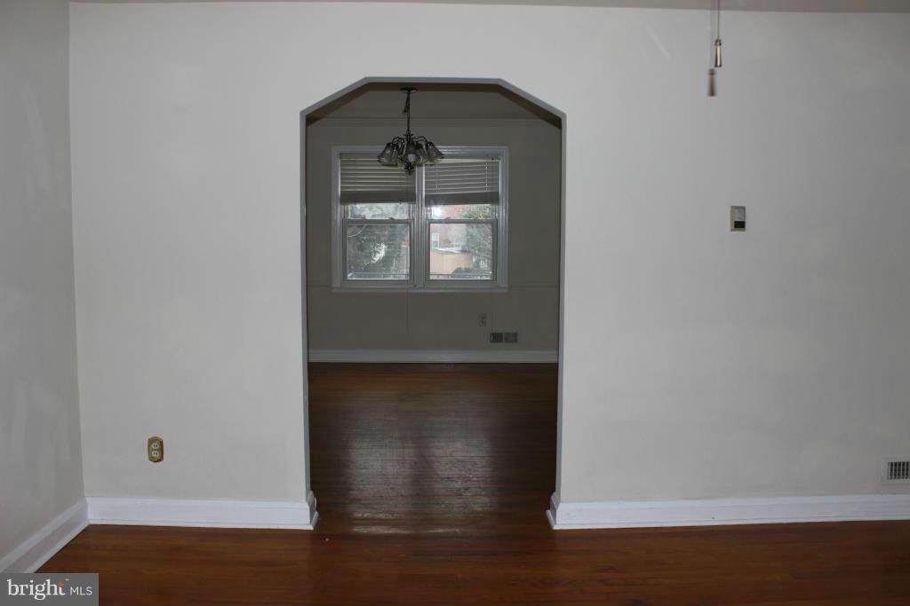 169 Cherrydell Road Catonsville, MD 21228 - Photo 4 of 20 Interior (General)