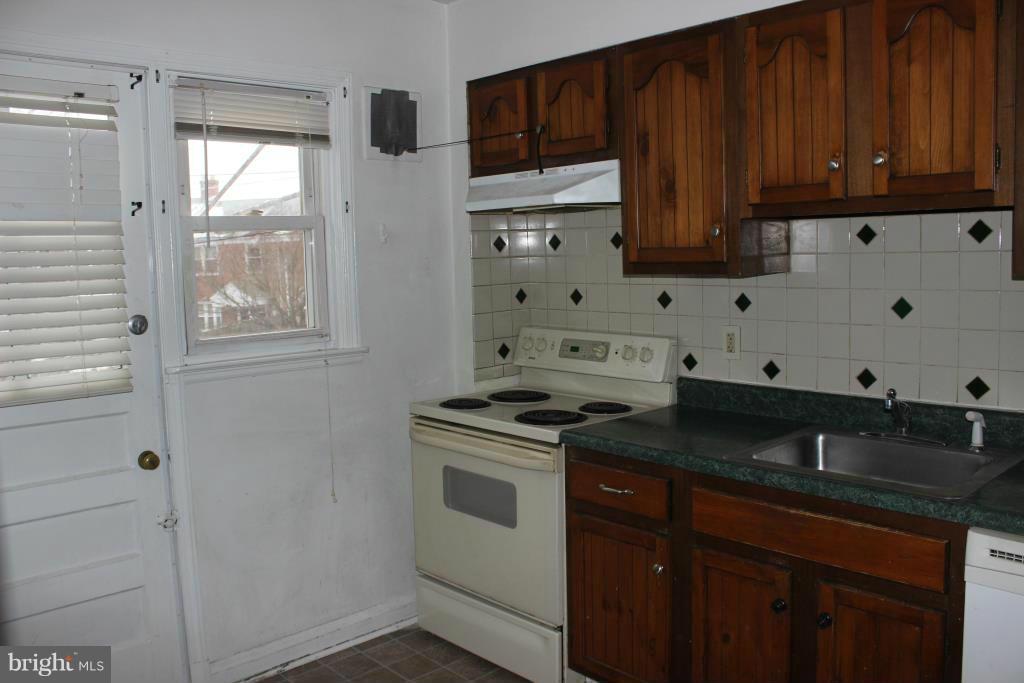 169 Cherrydell Road Catonsville, MD 21228 - Photo 8 of 20 Kitchen