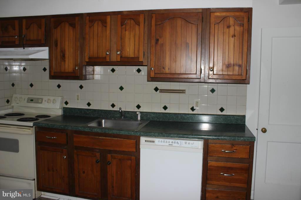 169 Cherrydell Road Catonsville, MD 21228 - Photo 9 of 20 Kitchen