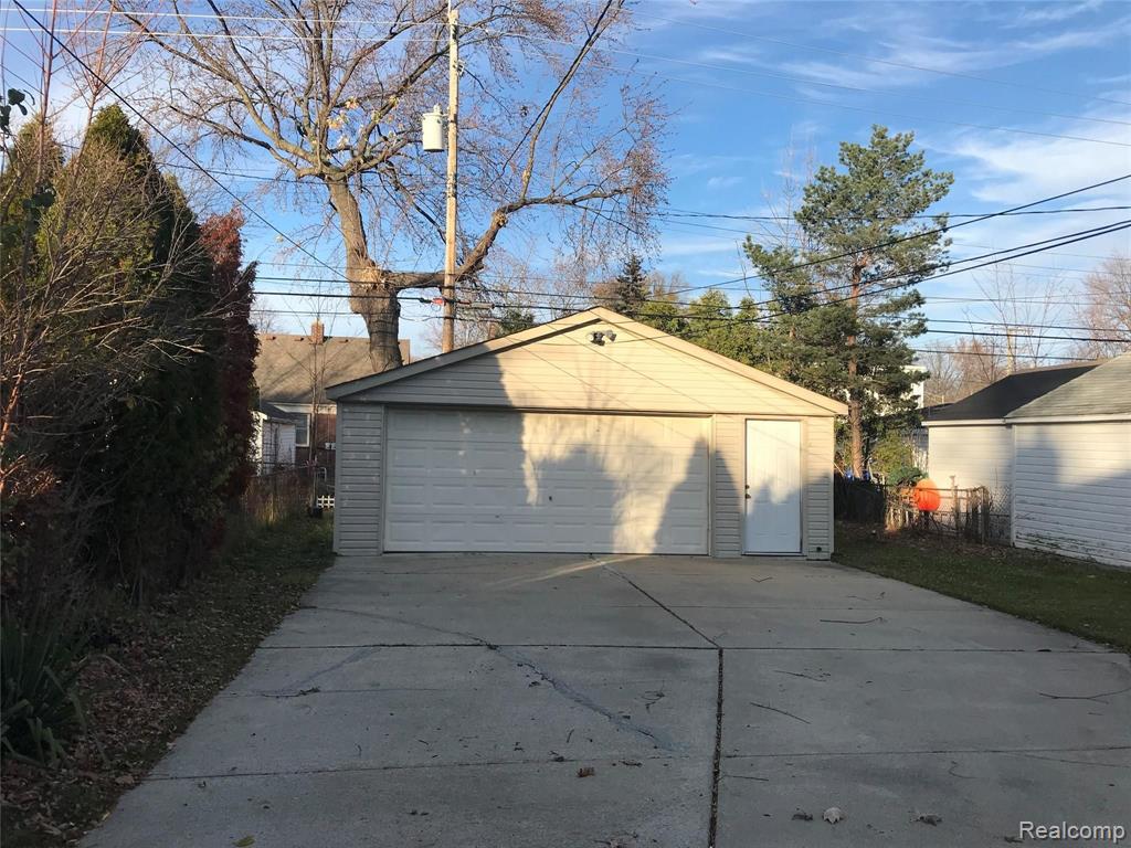 1308 Roslyn Road Grosse Pointe, MI 48236 - Photo 3 of 21