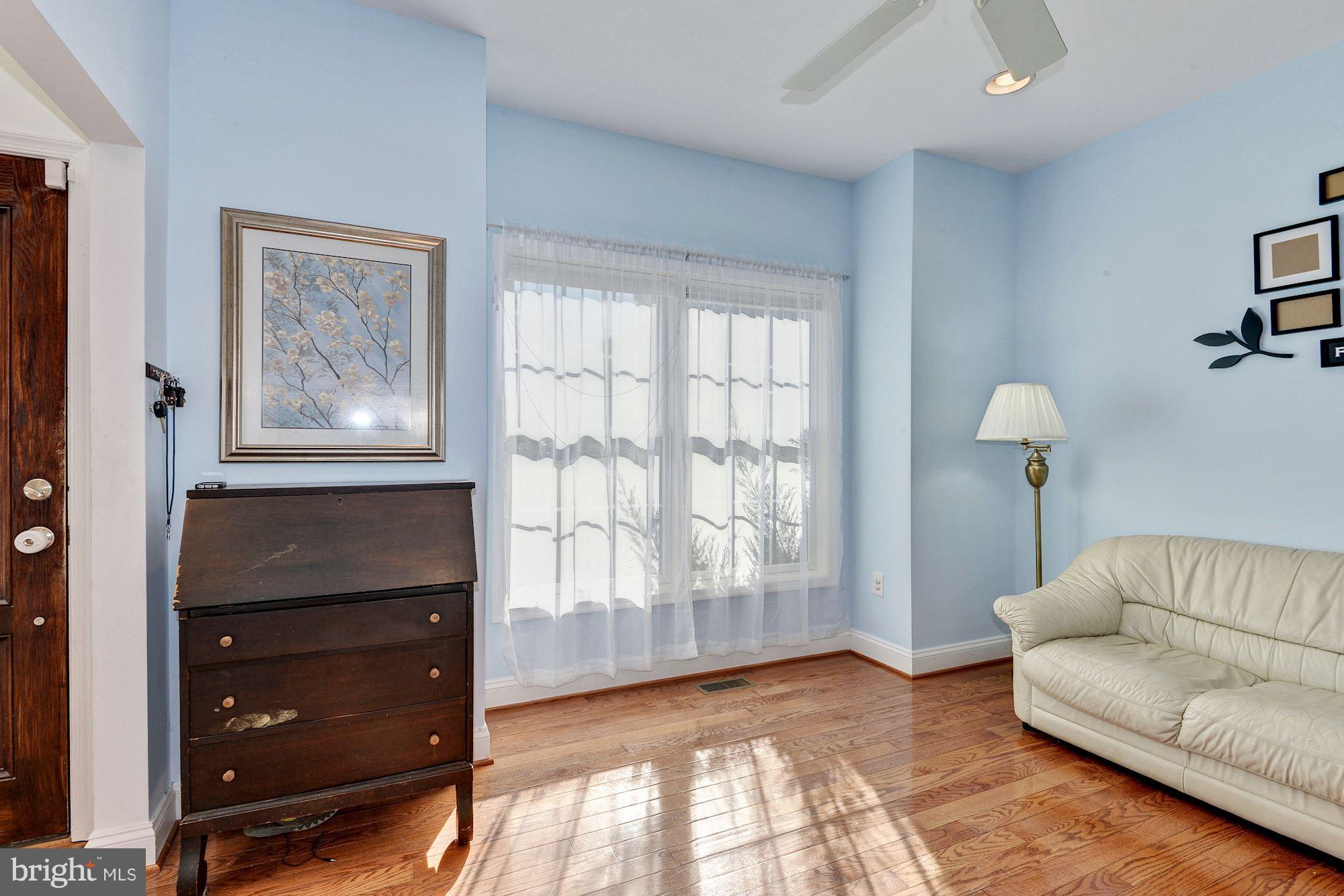 7746 West Shore Road Pasadena, MD 21122 - Photo 3 of 30 Living Room