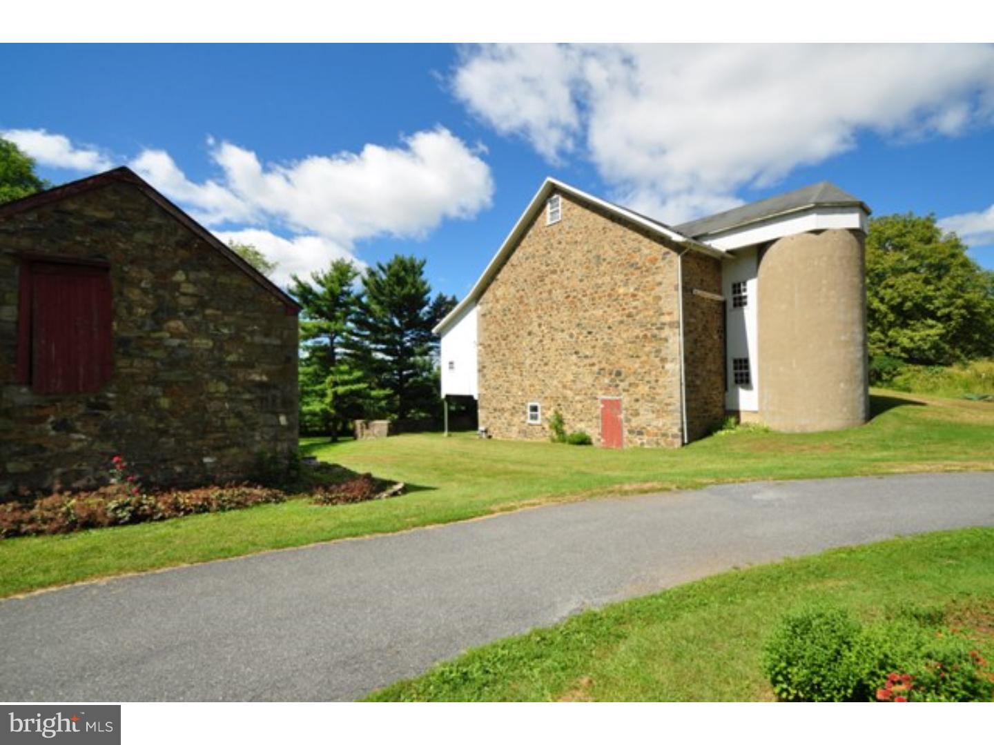 2729 Redington Road Hellertown, PA 18055 - Photo 3 of 25