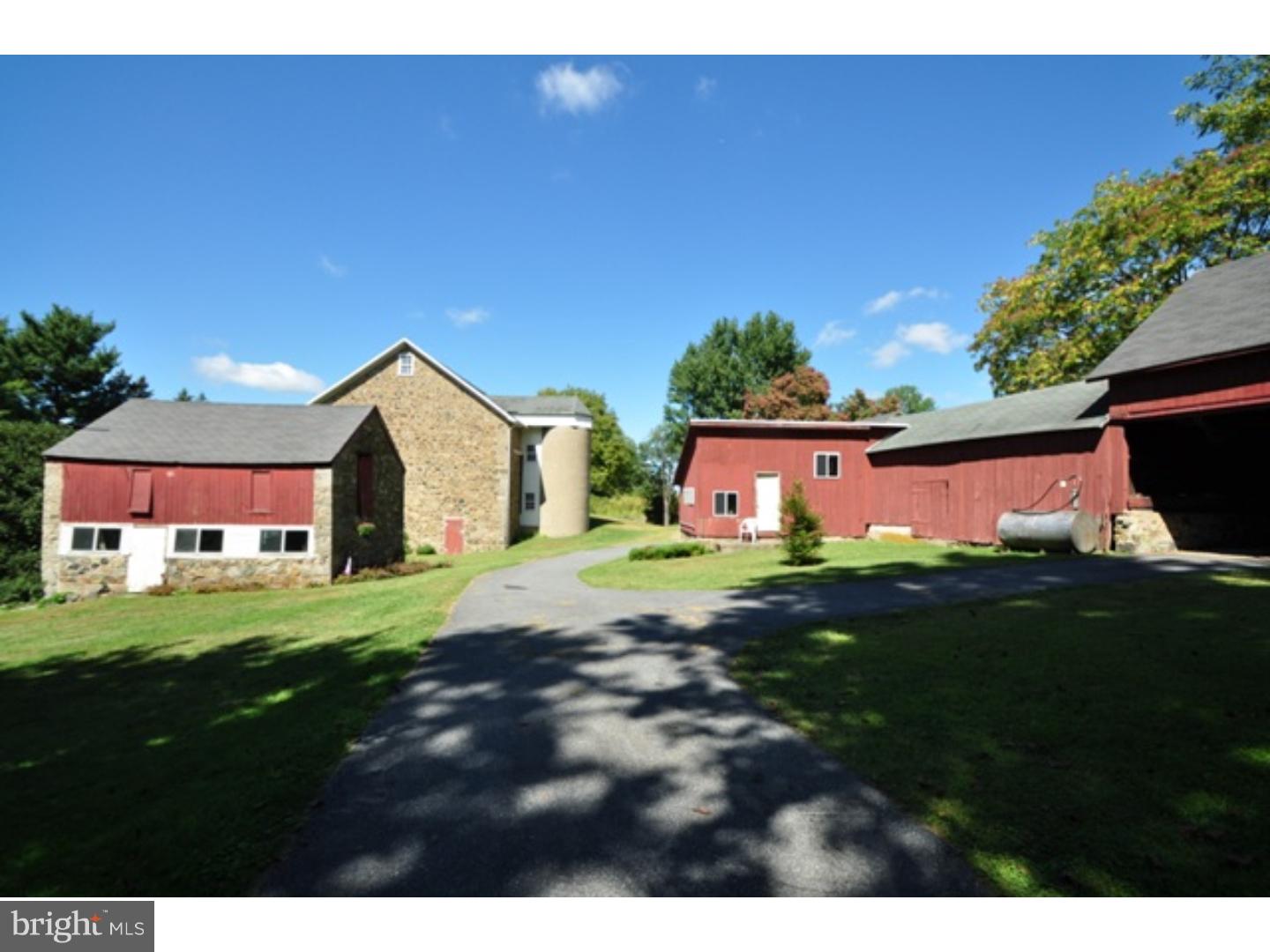 2729 Redington Road Hellertown, PA 18055 - Photo 4 of 25