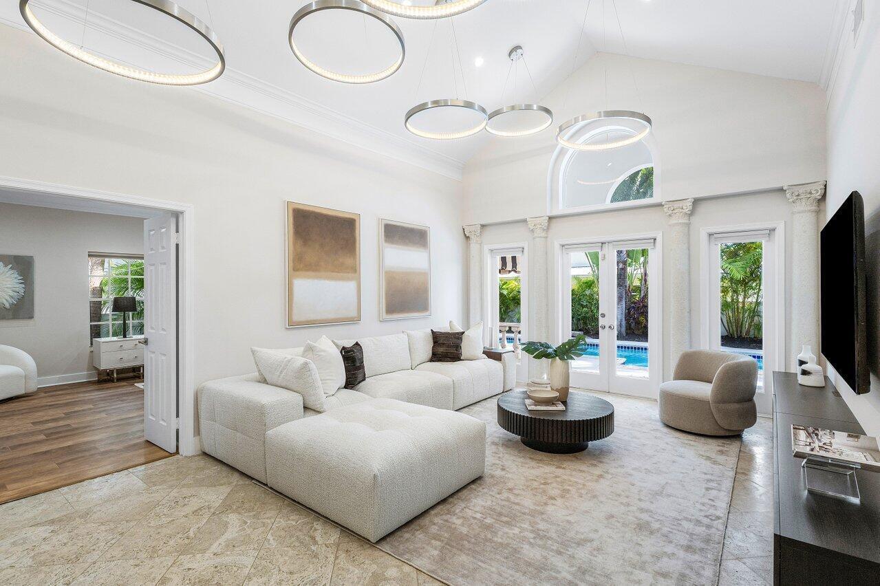 200 Northeast 2nd Street Boca Raton, FL 33432 - Photo 6 of 42 Living Room