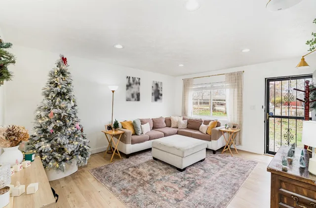 $305,000 | 21412 Georgetown Road, Lawrenceburg, IN 47025