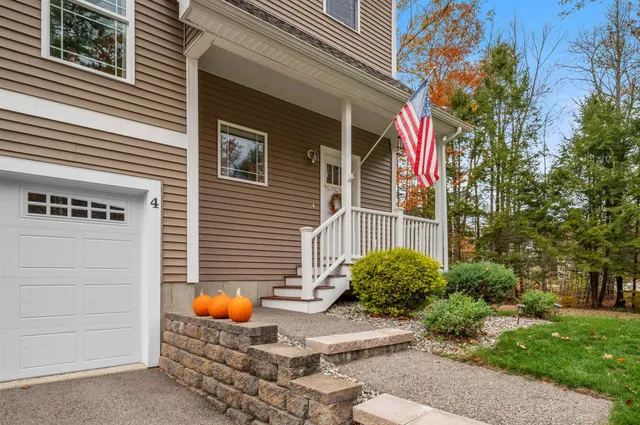 $699,000 | 4 Kennedy Circle, Brentwood, NH 03833