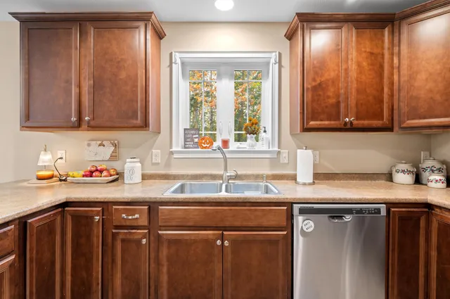 $699,000 | 4 Kennedy Circle, Brentwood, NH 03833