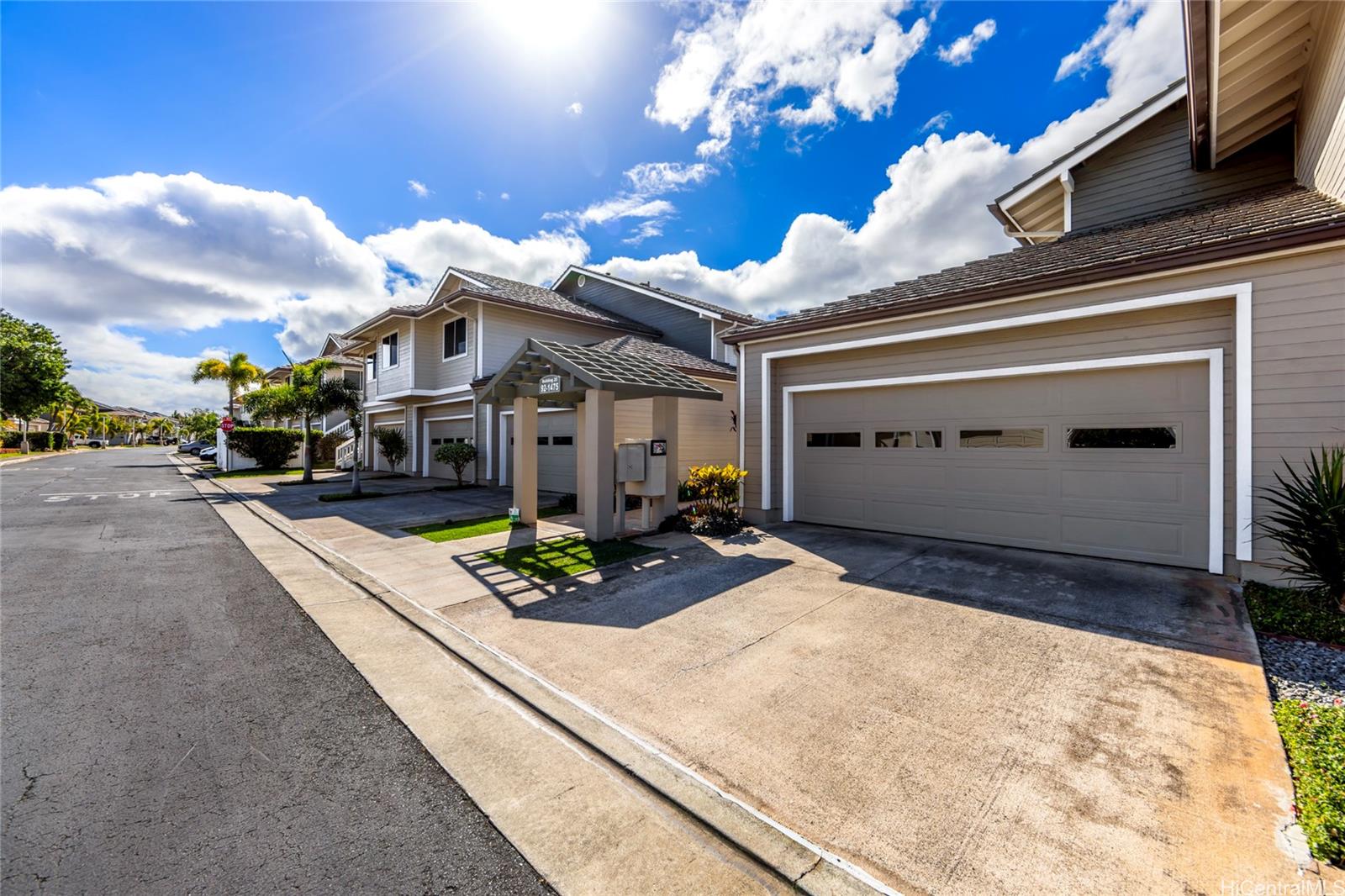 92-1475 Ali'inui Drive, Unit 20B Kapolei, HI 96707 - Photo 14 of 18 a view of a house with basketball court