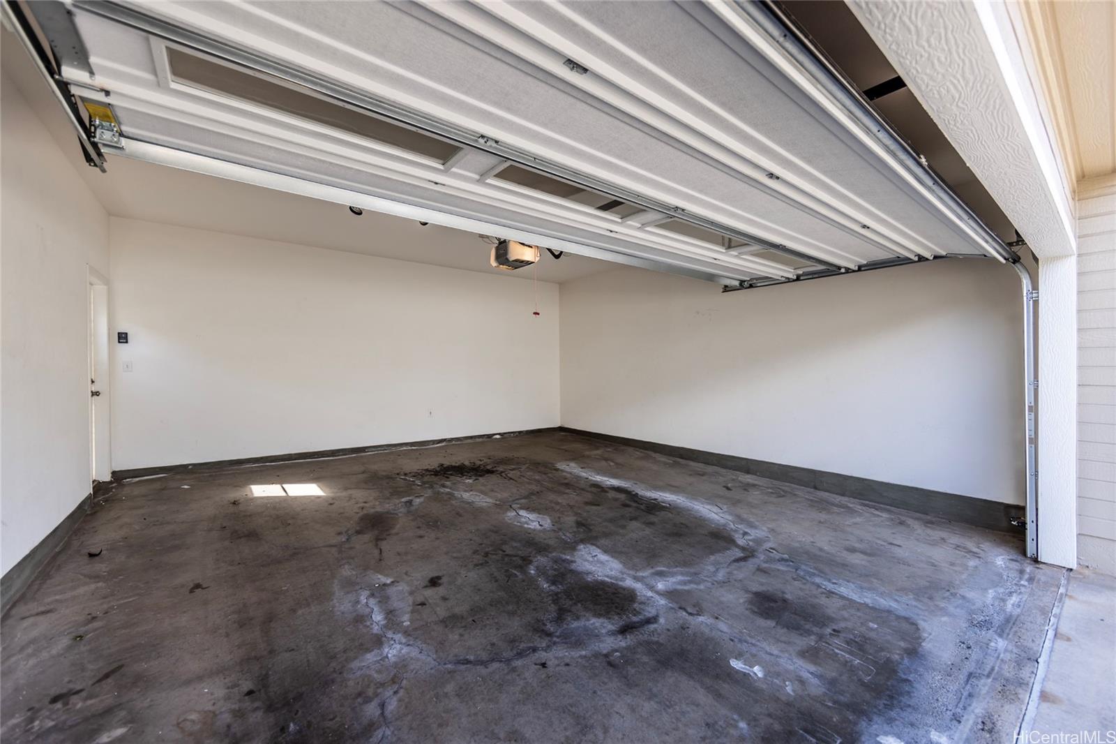 92-1475 Ali'inui Drive, Unit 20B Kapolei, HI 96707 - Photo 15 of 18 a view of a room