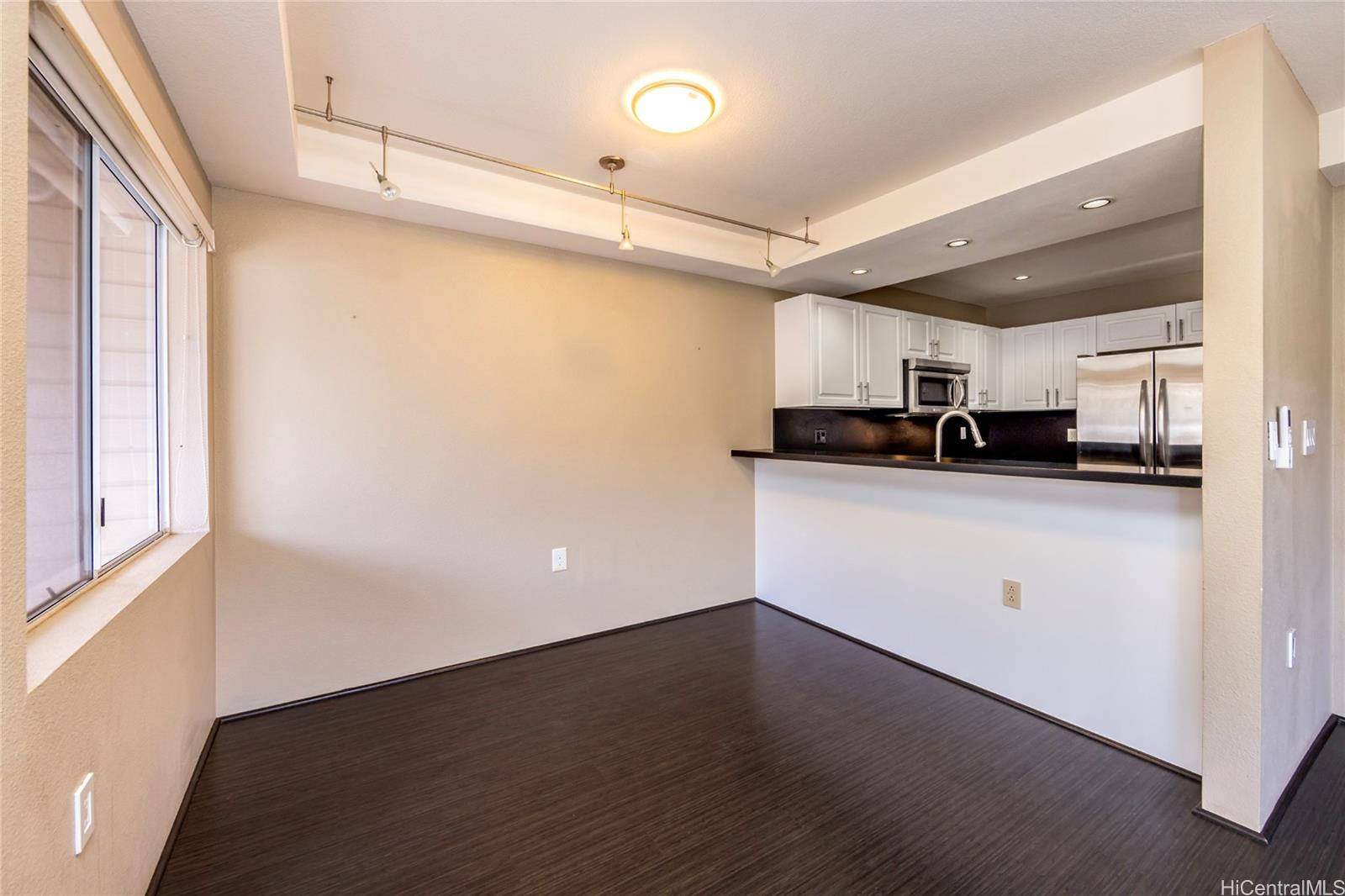 92-1475 Ali'inui Drive, Unit 20B Kapolei, HI 96707 - Photo 3 of 18 a view of a kitchen with electric appliances