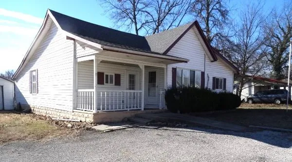 $169,000 | 923 East Walnut Street, Rich Hill, MO 64779