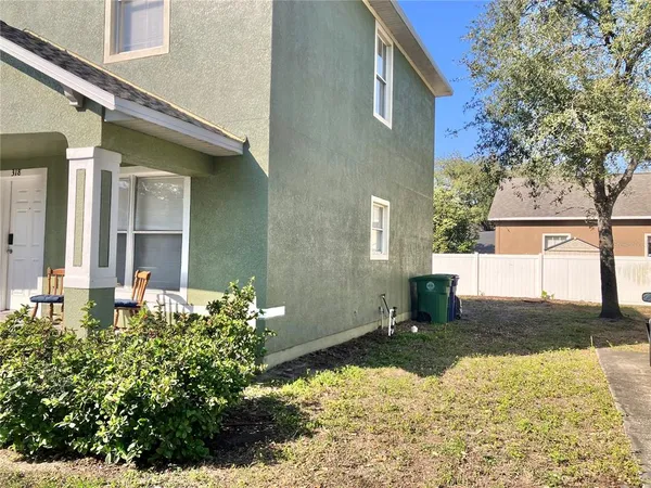 a view of a house with a yard