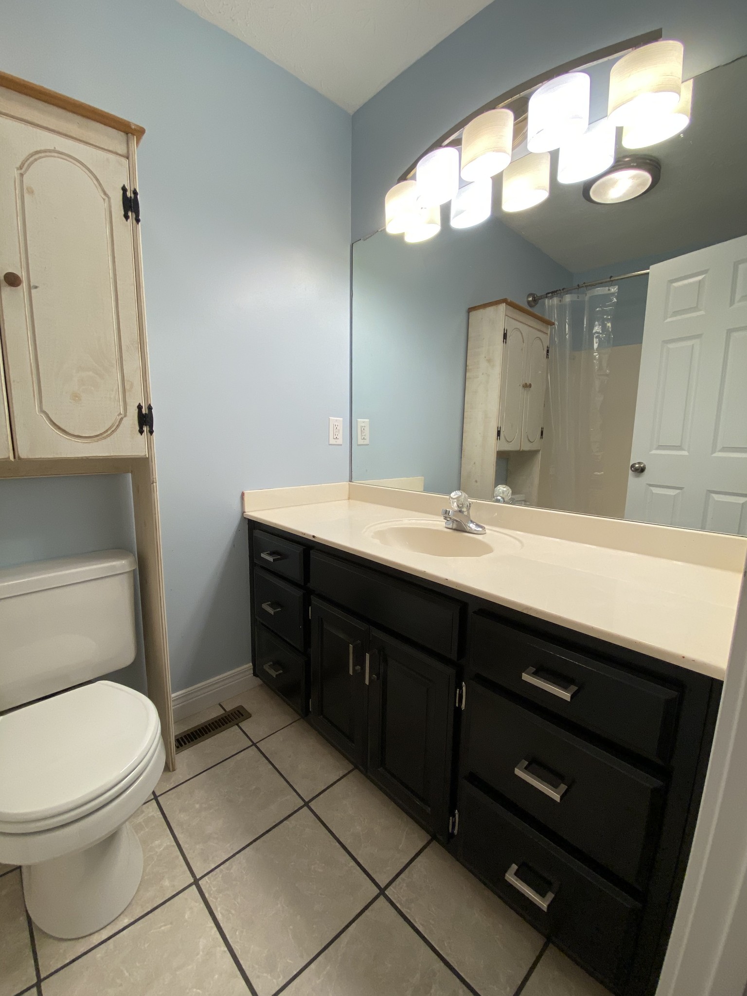 337 Lear Road Portland, TN 37148 - Photo 14 of 15 a bathroom with a toilet sink and mirror