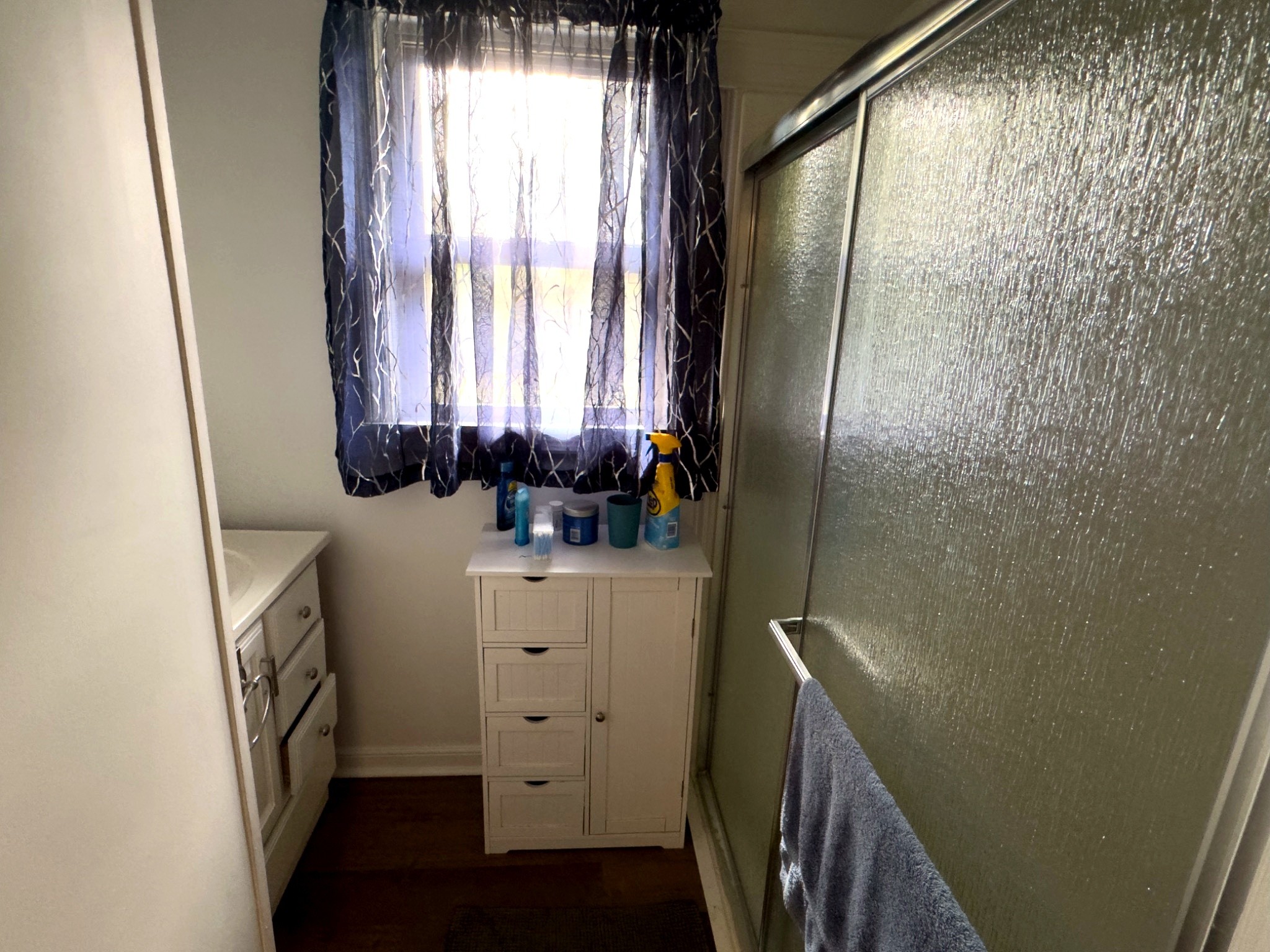 1344 Railroad Bed Road Collinwood, TN 38450 - Photo 14 of 40 a bathroom with a sink a mirror and a window