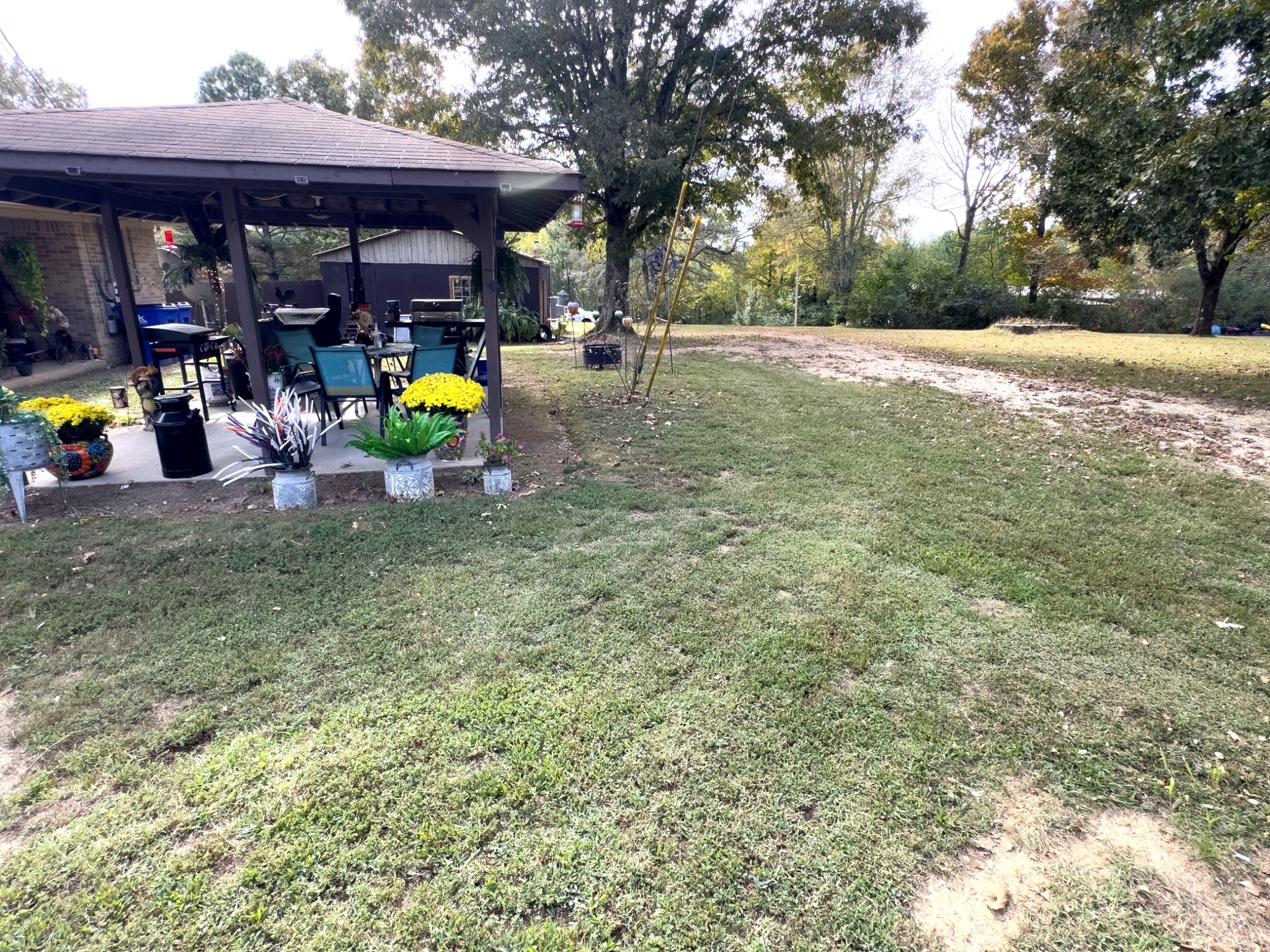 1344 Railroad Bed Road Collinwood, TN 38450 - Photo 29 of 40 a view of a backyard