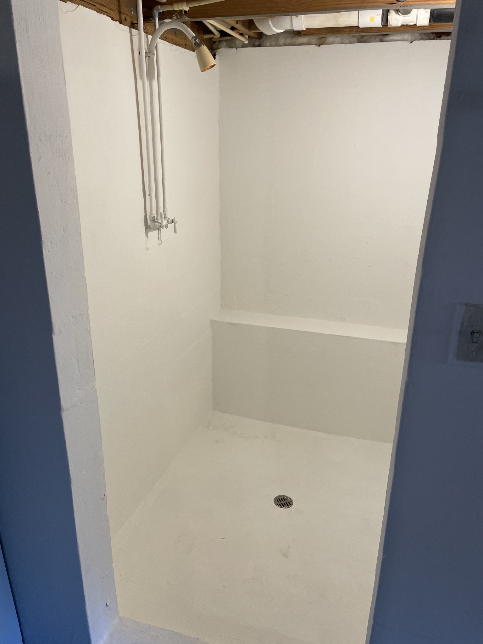 1344 Railroad Bed Road Collinwood, TN 38450 - Photo 35 of 40 a bathroom with a bathtub