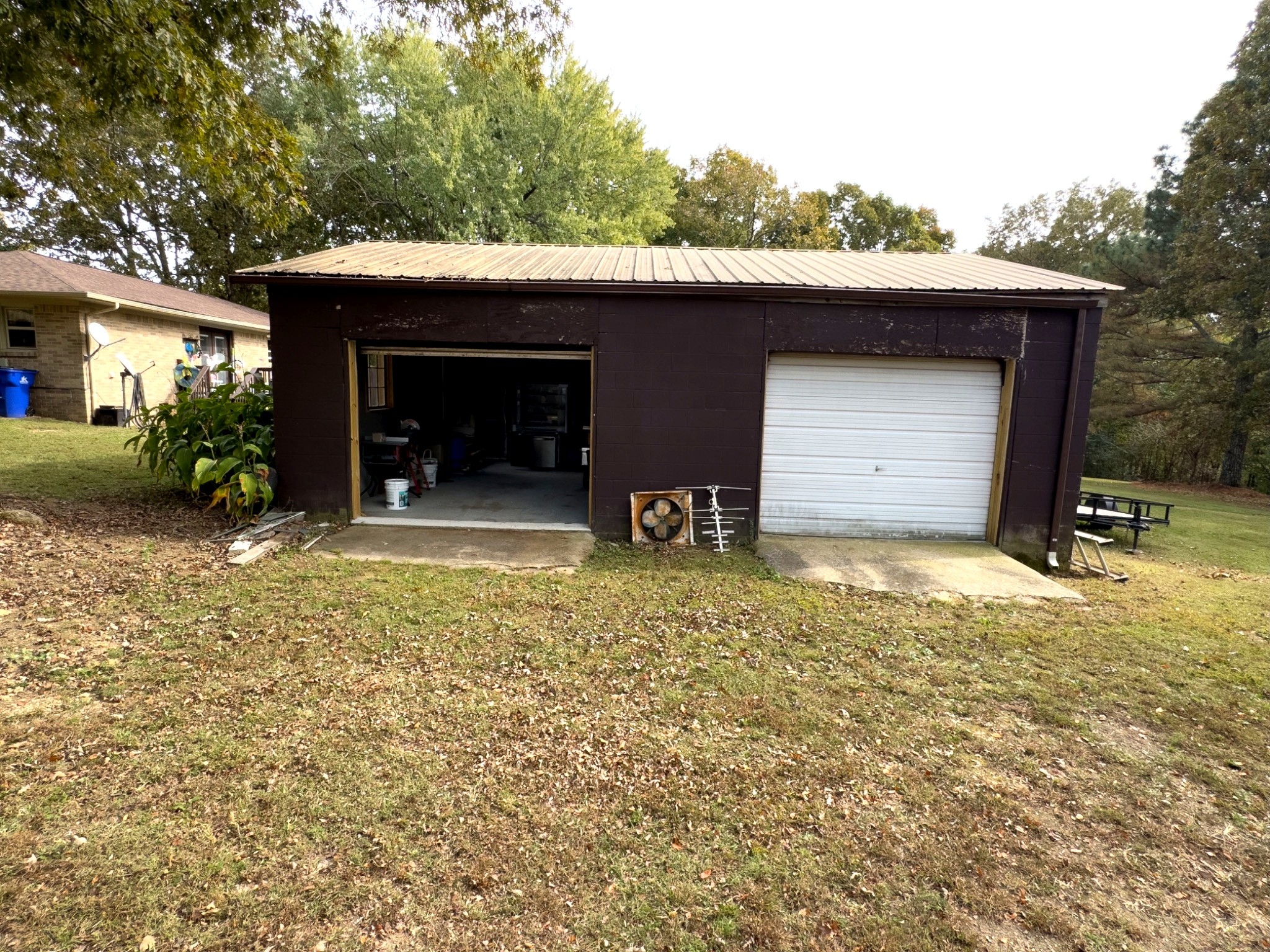 1344 Railroad Bed Road Collinwood, TN 38450 - Photo 4 of 40 a house view with a garden space