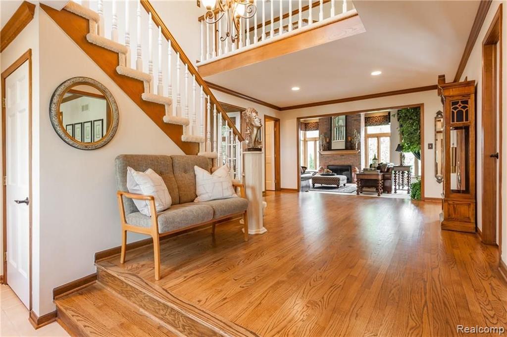 1110 Ridgeway Drive Rochester, MI 48307 - Photo 4 of 44