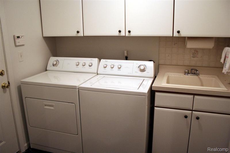 23047 Farmington Road, Unit 29 Farmington, MI 48336 - Photo 19 of 21 Laundry Room