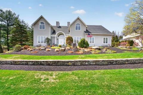 $1,350,000 | 75 Kensington Lane, Yorktown Heights, NY 10598