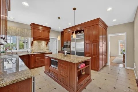 $1,350,000 | 75 Kensington Lane, Yorktown Heights, NY 10598