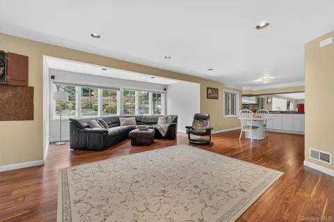 $1,350,000 | 75 Kensington Lane, Yorktown Heights, NY 10598