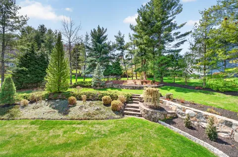 $1,350,000 | 75 Kensington Lane, Yorktown Heights, NY 10598