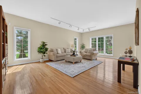 $1,350,000 | 75 Kensington Lane, Yorktown Heights, NY 10598