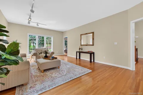 $1,350,000 | 75 Kensington Lane, Yorktown Heights, NY 10598