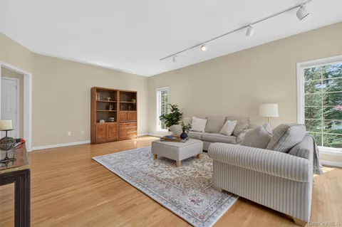 $1,350,000 | 75 Kensington Lane, Yorktown Heights, NY 10598
